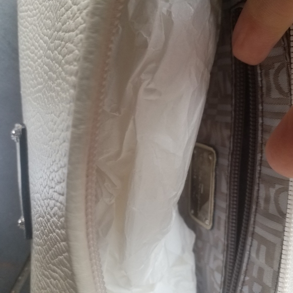 Gorgeous Ferragamo Shoulder Bag - Picture 9 of 9